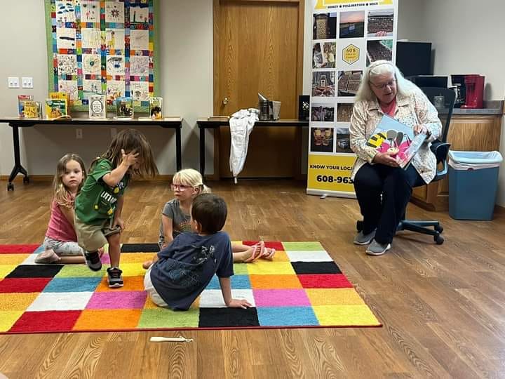 Pegg reading at Storytime